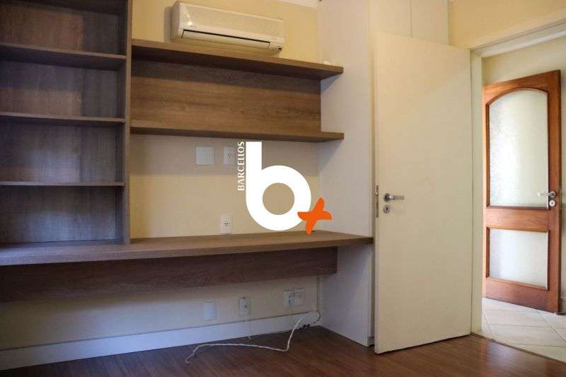 Apto com 3 quartos, 3 banheiros e 221m² à venda no bairro Mont Serrat, Porto Alegre