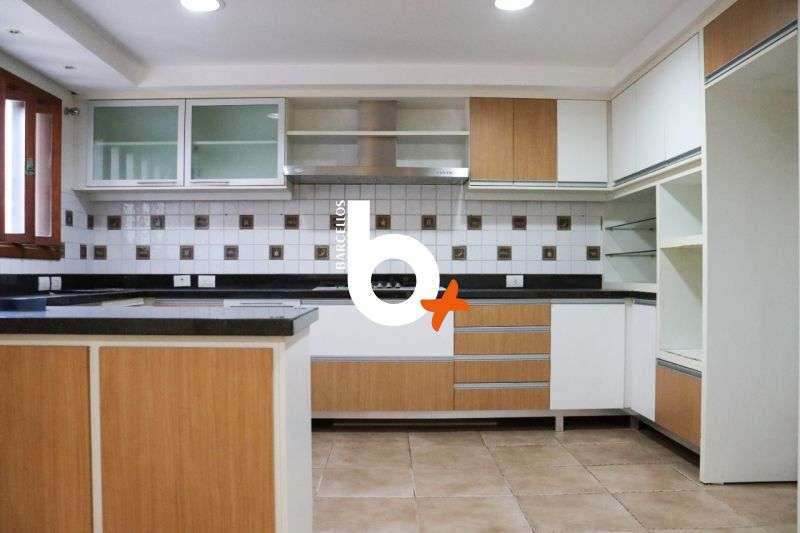 Apto com 3 quartos, 3 banheiros e 221m² à venda no bairro Mont Serrat, Porto Alegre