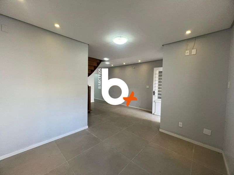 Sala com 3 quartos, 3 banheiros e 243m² à venda no bairro Centro, Porto Alegre