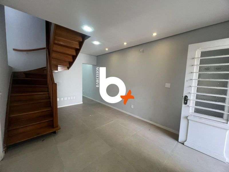 Sala com 3 quartos, 3 banheiros e 243m² à venda no bairro Centro, Porto Alegre