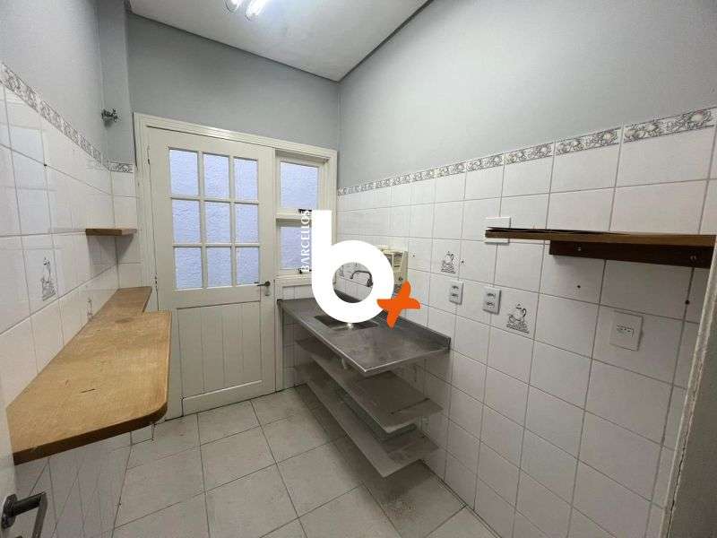 Sala com 3 quartos, 3 banheiros e 243m² à venda no bairro Centro, Porto Alegre