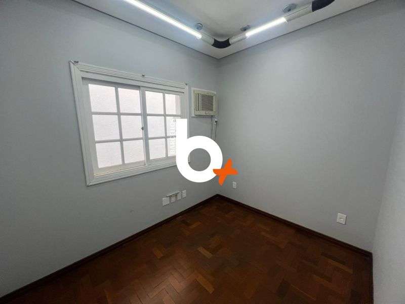 Sala com 3 quartos, 3 banheiros e 243m² à venda no bairro Centro, Porto Alegre