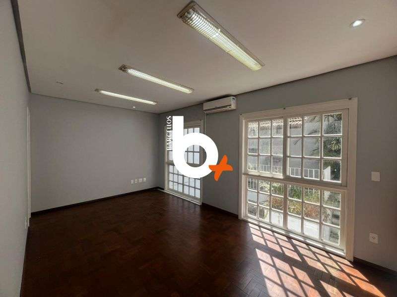 Sala com 3 quartos, 3 banheiros e 243m² à venda no bairro Centro, Porto Alegre