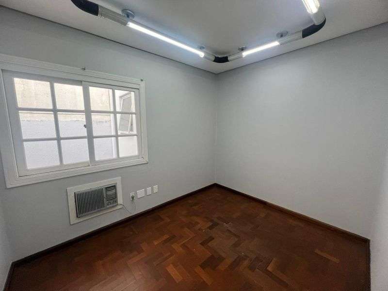 Sala com 3 quartos, 3 banheiros e 243m² à venda no bairro Centro, Porto Alegre