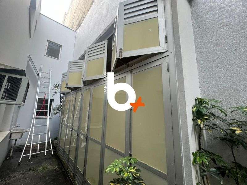 Sala com 3 quartos, 3 banheiros e 243m² à venda no bairro Centro, Porto Alegre