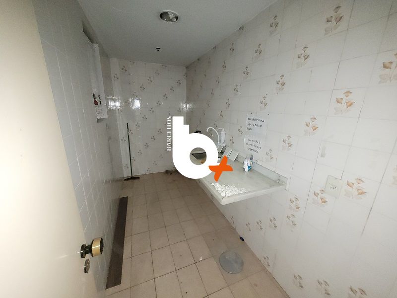 Conjunto com 2 banheiros e 300m² à venda no bairro Centro, Porto Alegre