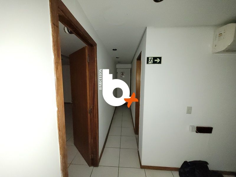 Conjunto com 2 banheiros e 300m² à venda no bairro Centro, Porto Alegre
