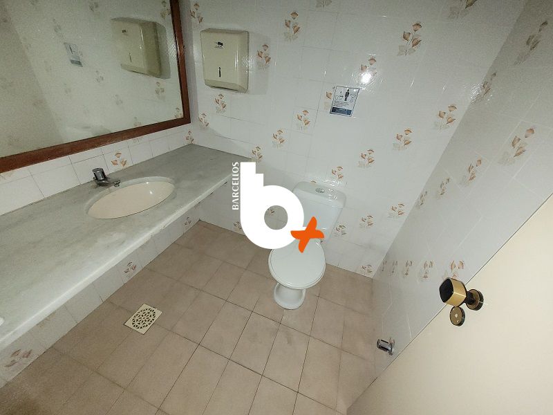 Conjunto com 2 banheiros e 300m² à venda no bairro Centro, Porto Alegre