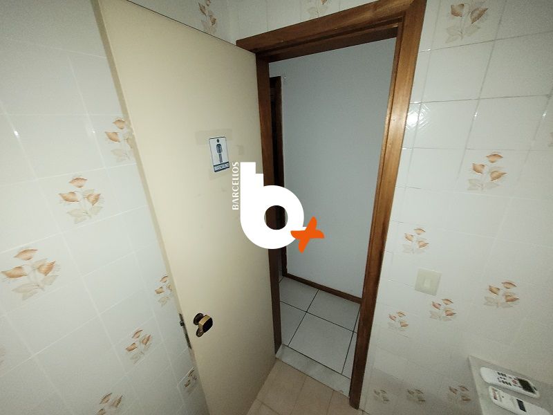 Conjunto com 2 banheiros e 300m² à venda no bairro Centro, Porto Alegre