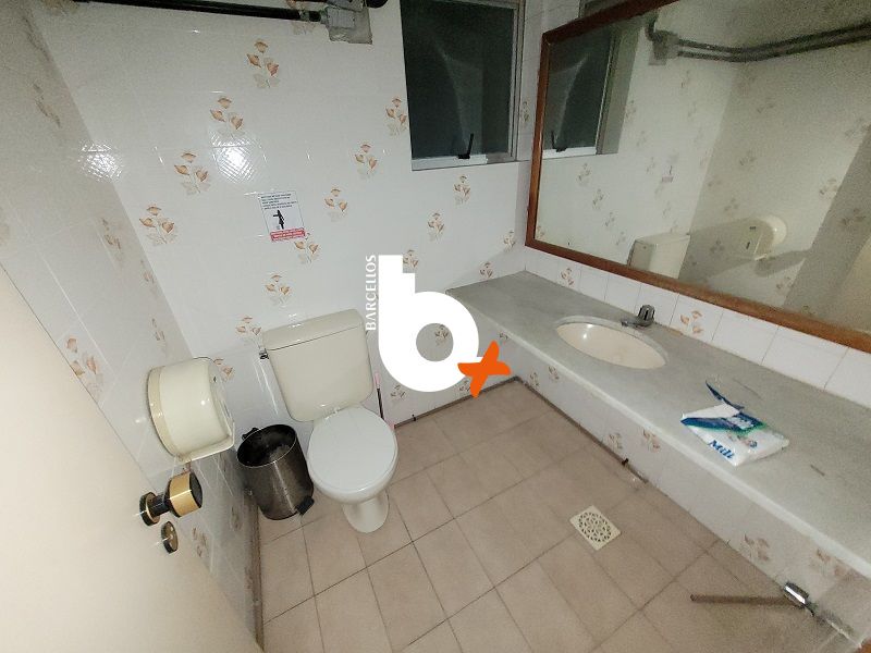 Conjunto com 2 banheiros e 300m² à venda no bairro Centro, Porto Alegre