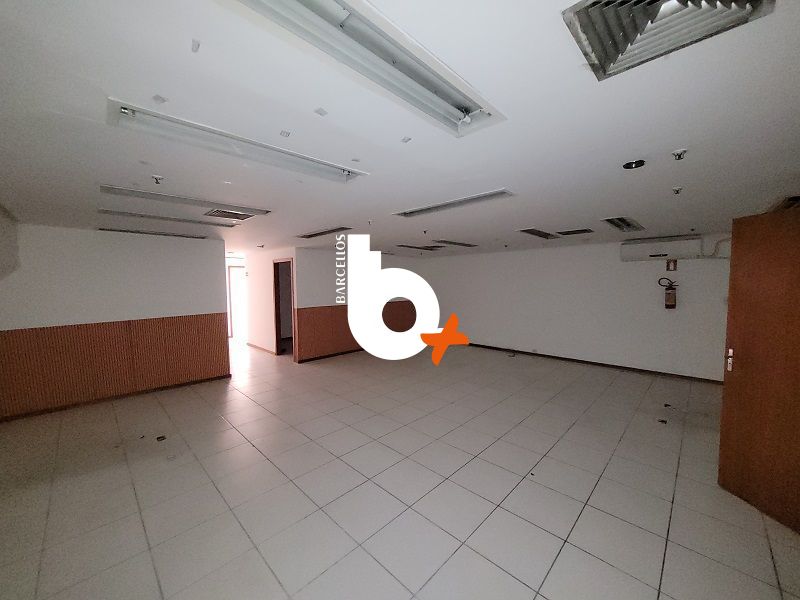 Conjunto com 2 banheiros e 300m² à venda no bairro Centro, Porto Alegre