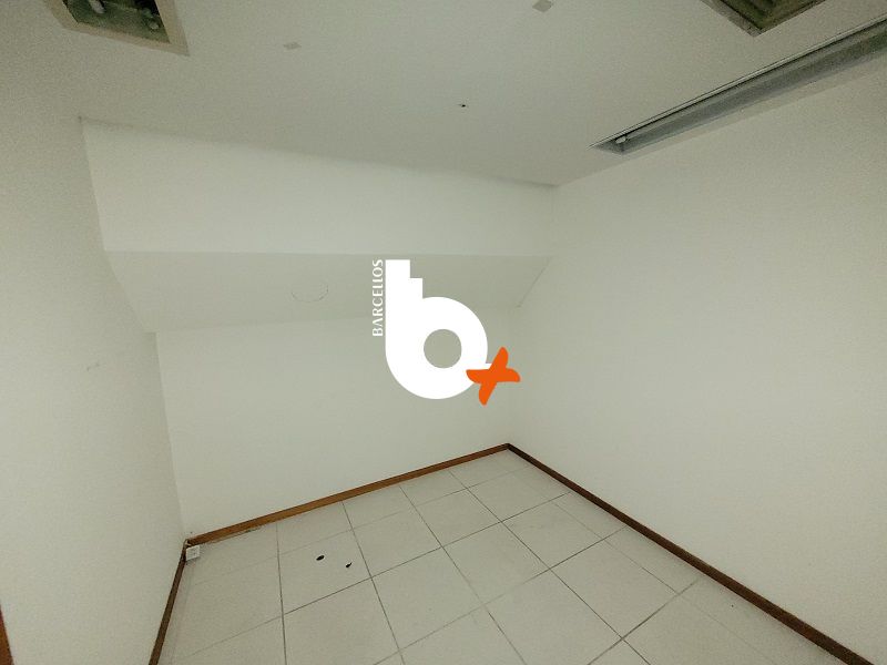 Conjunto com 2 banheiros e 300m² à venda no bairro Centro, Porto Alegre
