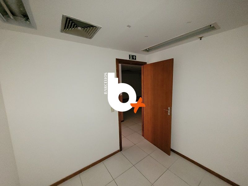 Conjunto com 2 banheiros e 300m² à venda no bairro Centro, Porto Alegre