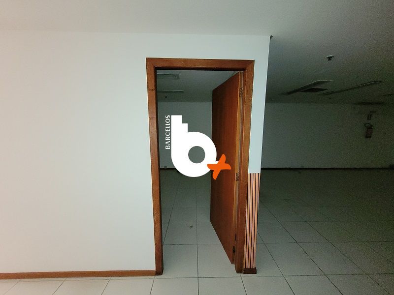 Conjunto com 2 banheiros e 300m² à venda no bairro Centro, Porto Alegre