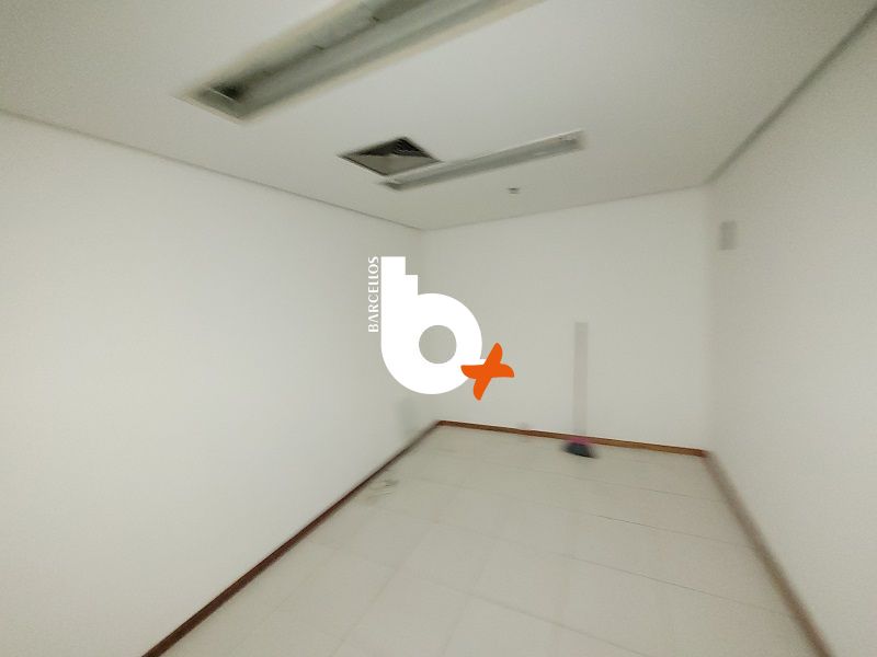 Conjunto com 2 banheiros e 300m² à venda no bairro Centro, Porto Alegre