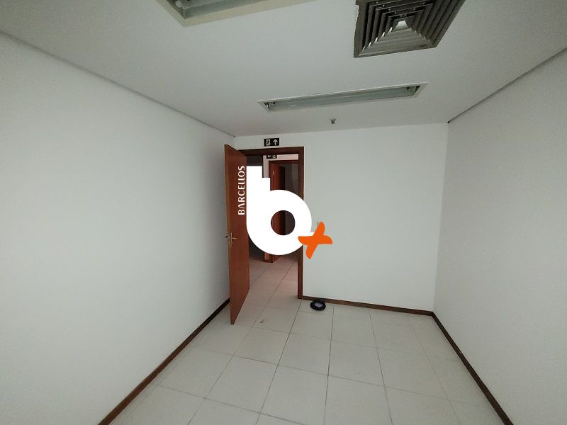 Conjunto com 2 banheiros e 300m² à venda no bairro Centro, Porto Alegre