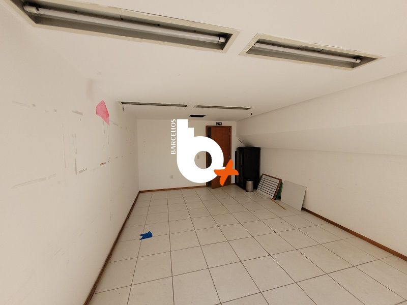 Conjunto com 2 banheiros e 300m² à venda no bairro Centro, Porto Alegre