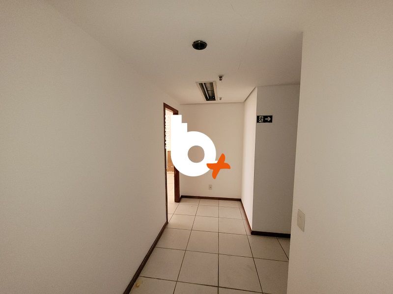 Conjunto com 2 banheiros e 300m² à venda no bairro Centro, Porto Alegre