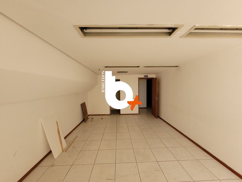 Conjunto com 2 banheiros e 300m² à venda no bairro Centro, Porto Alegre
