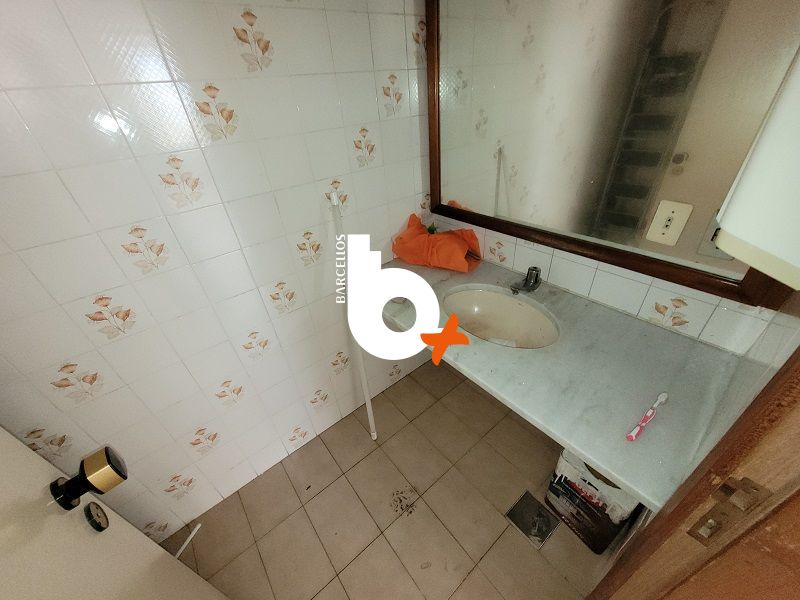Conjunto com 2 banheiros e 300m² à venda no bairro Centro, Porto Alegre