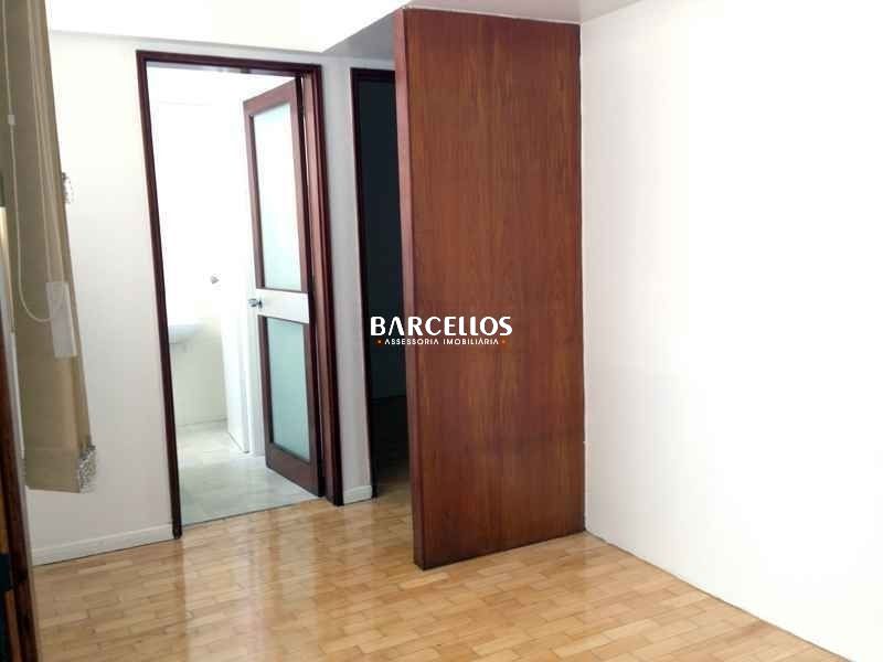 CONJUNTO COMERCIAL AMPLO