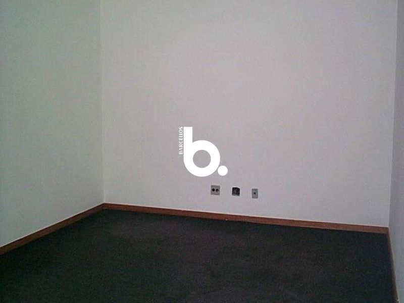 Sala com 1 banheiro e 20m² para alugar no bairro Petropolis, Porto Alegre