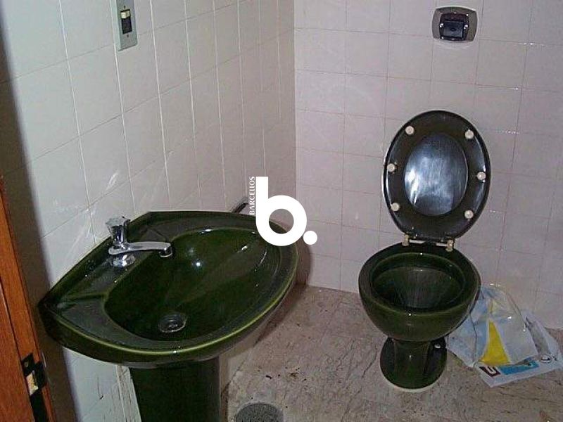 Sala com 1 banheiro e 20m² para alugar no bairro Petropolis, Porto Alegre