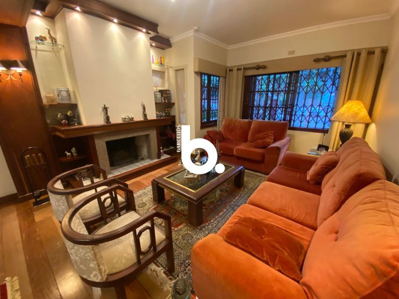 Casa de Alto Padrão com 3 Dormitórios e Piscina no Bela Vista