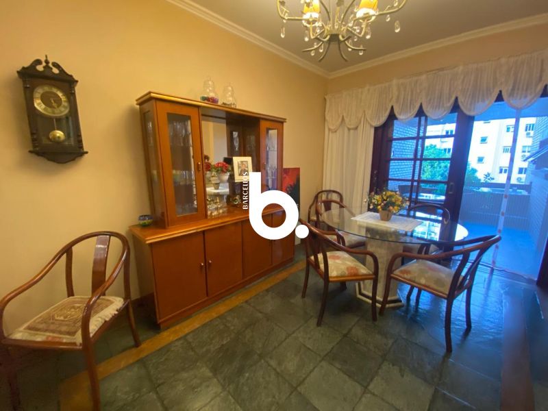 Casa de Alto Padrão com 3 Dormitórios e Piscina no Bela Vista