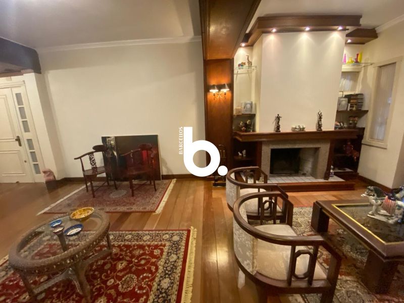 Casa de Alto Padrão com 3 Dormitórios e Piscina no Bela Vista