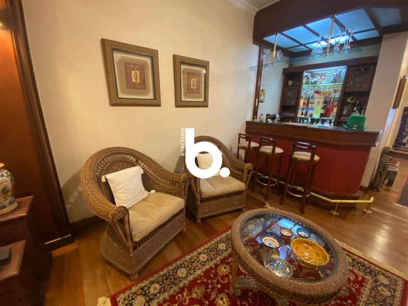 Casa de Alto Padrão com 3 Dormitórios e Piscina no Bela Vista