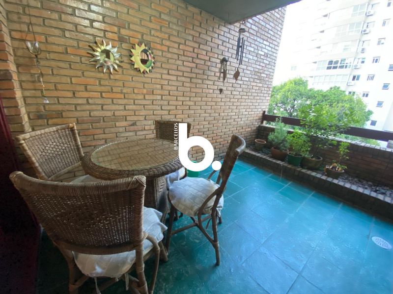 Casa de Alto Padrão com 3 Dormitórios e Piscina no Bela Vista