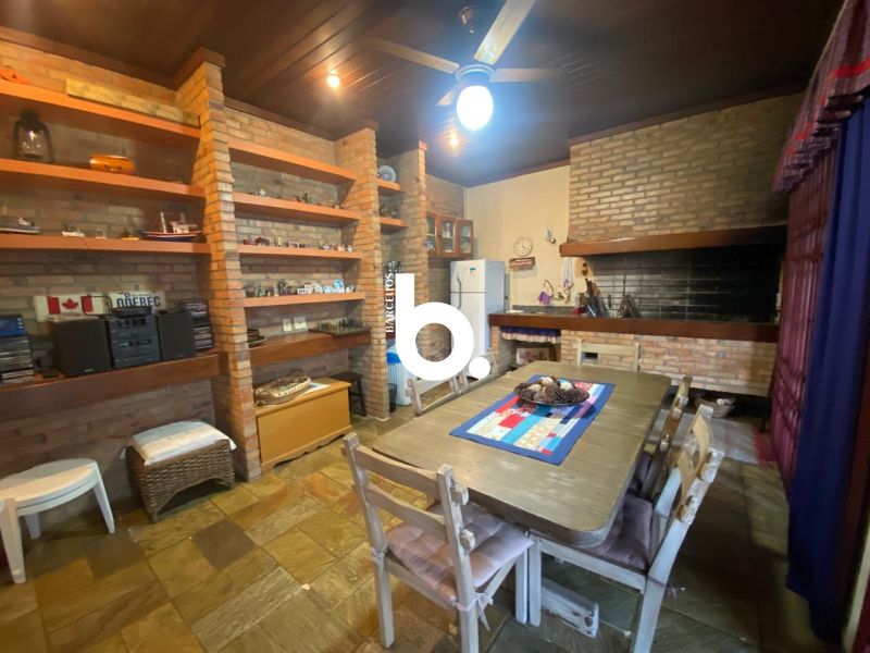 Casa de Alto Padrão com 3 Dormitórios e Piscina no Bela Vista
