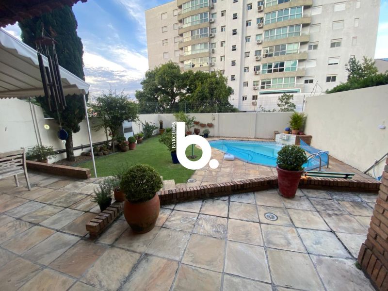Casa de Alto Padrão com 3 Dormitórios e Piscina no Bela Vista