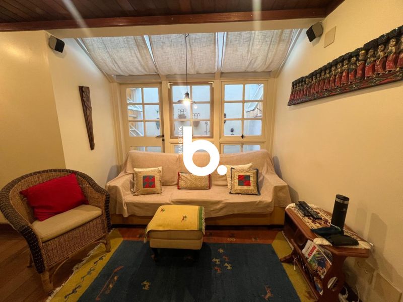 Casa de Alto Padrão com 3 Dormitórios e Piscina no Bela Vista