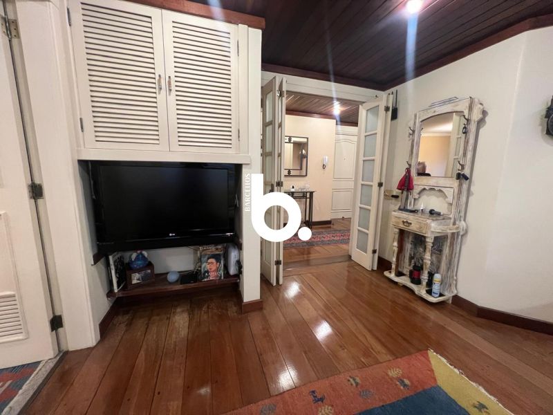 Casa de Alto Padrão com 3 Dormitórios e Piscina no Bela Vista