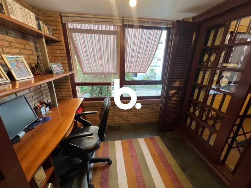 Casa de Alto Padrão com 3 Dormitórios e Piscina no Bela Vista