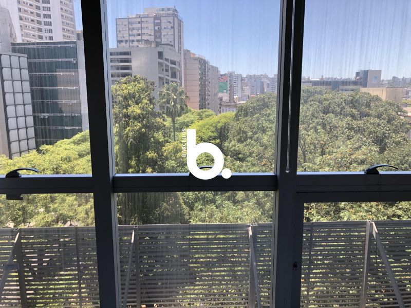 Sala Comercial Reformada de Frente para a Praça Dom Feliciano