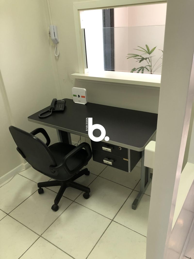 Sala Comercial Reformada de Frente para a Praça Dom Feliciano