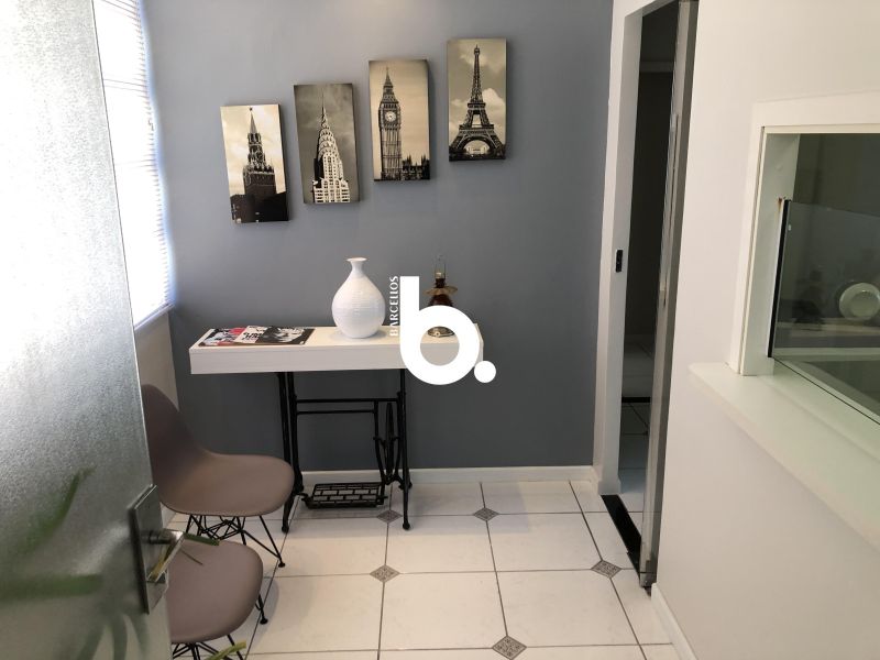 Sala Comercial Reformada de Frente para a Praça Dom Feliciano