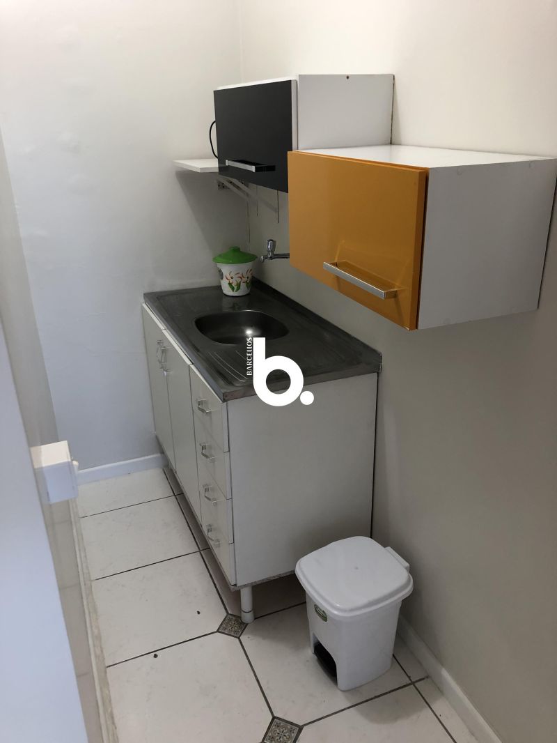 Sala Comercial Reformada de Frente para a Praça Dom Feliciano