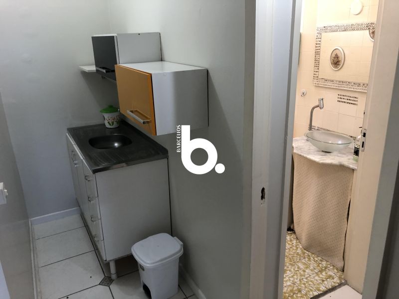 Sala Comercial Reformada de Frente para a Praça Dom Feliciano