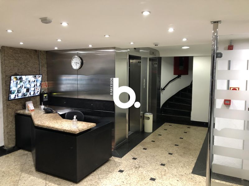 Sala Comercial Reformada de Frente para a Praça Dom Feliciano