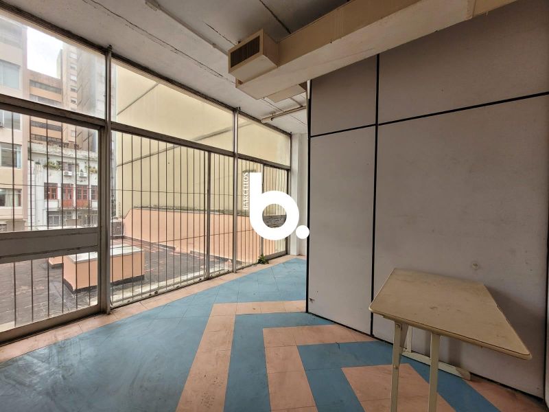 Loja Comercial com 1.000 m² em 3 Pavimentos no Centro Histórico de Porto Alegre