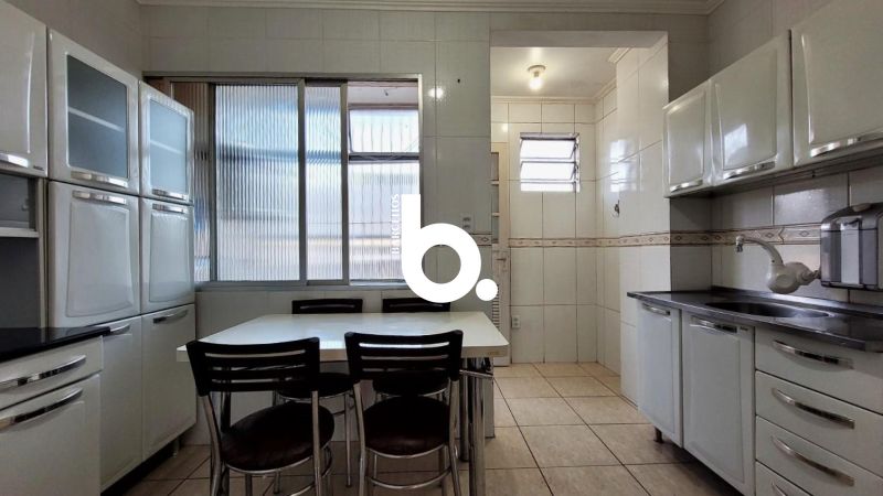 Apartamento Semi Mobiliado com 2 Dormitórios, 66m² e Vaga no Jardim Botânico