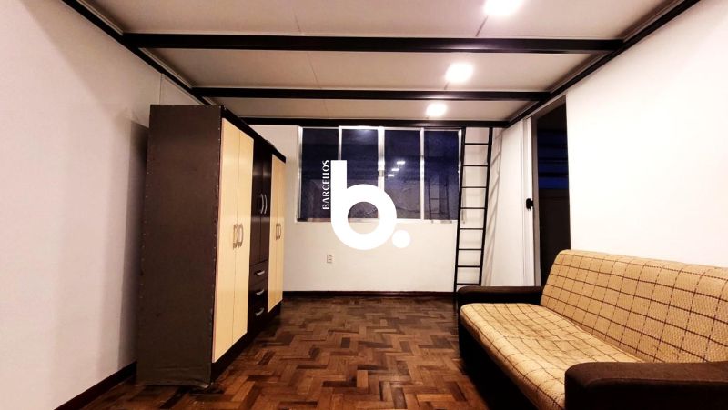 Apartamento Estilo JK com Mezanino no Centro Histórico