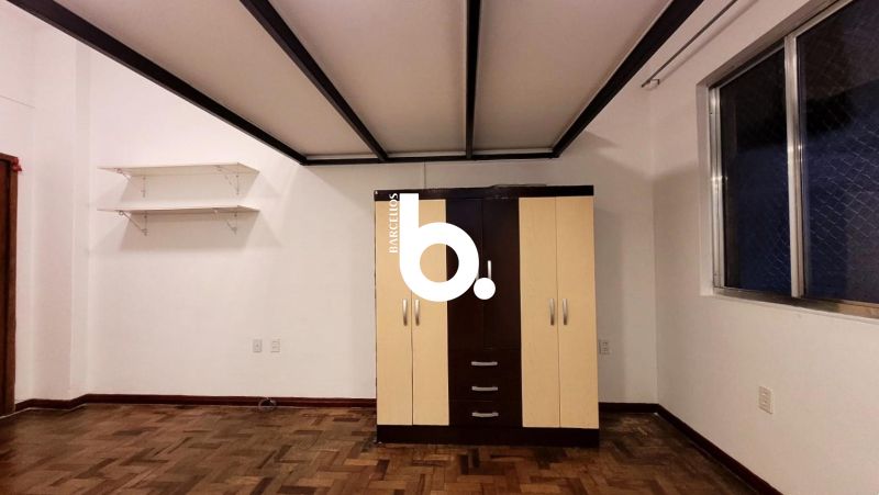 Apartamento Estilo JK com Mezanino no Centro Histórico