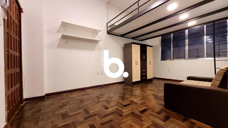 Apartamento Estilo JK com Mezanino no Centro Histórico
