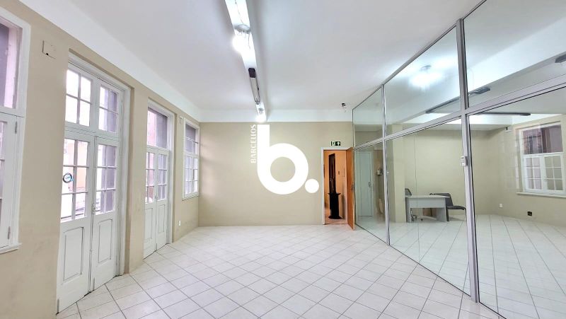 Sala Comercial Reformada de 124 m² para Venda no Centro de Porto Alegre