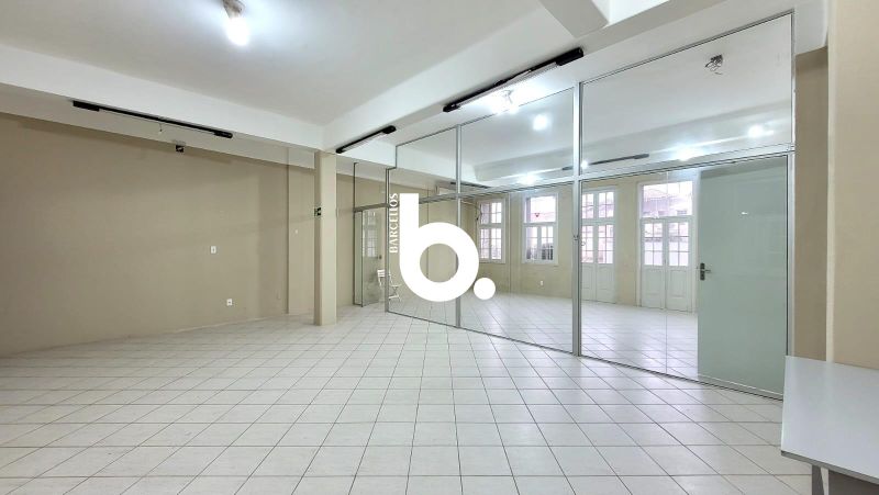 Sala Comercial Reformada de 124 m² para Venda no Centro de Porto Alegre